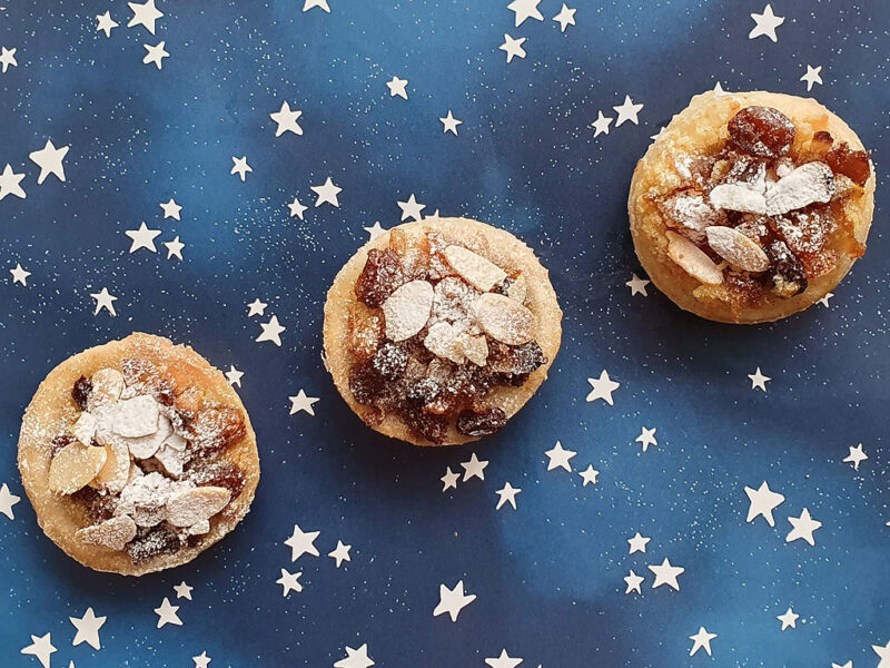 Vegan almond puff mince pies