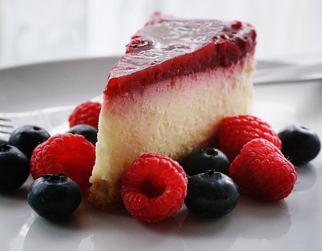 Gluten-free raspberry cheesecake