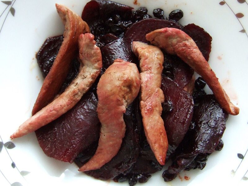 Pan-fried duck breast with beetroot