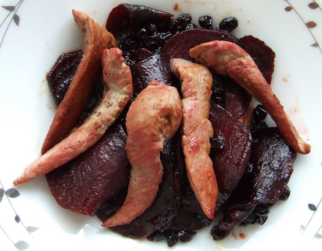 Pan-fried duck breast with beetroot