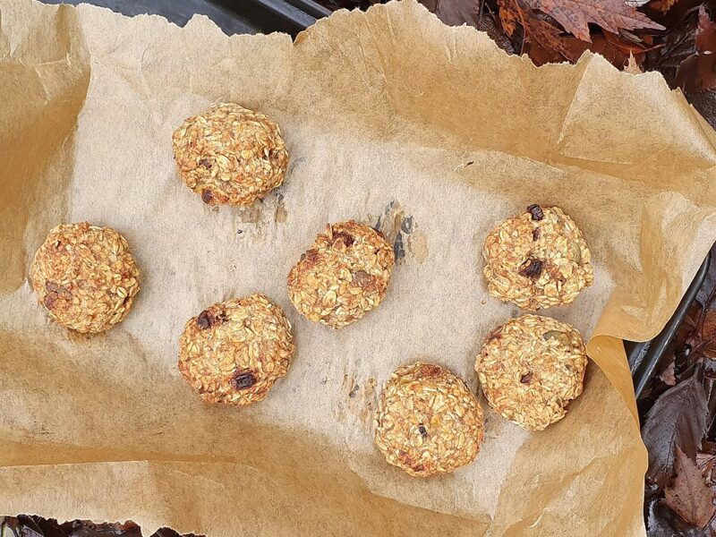 Vegan oat cookies with banana and seeds