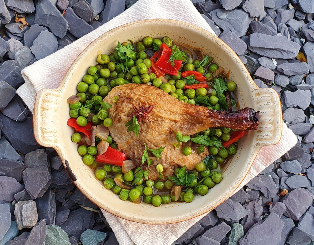 Duck and green peas casserole