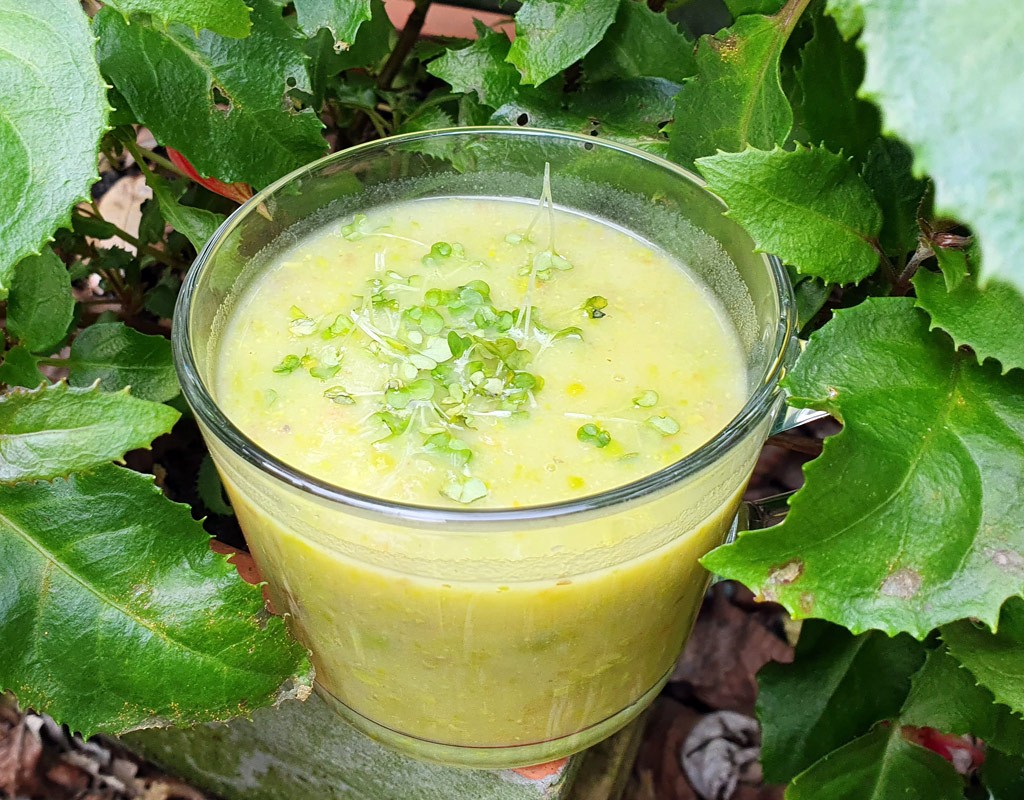 Potato and leek soup with green peas