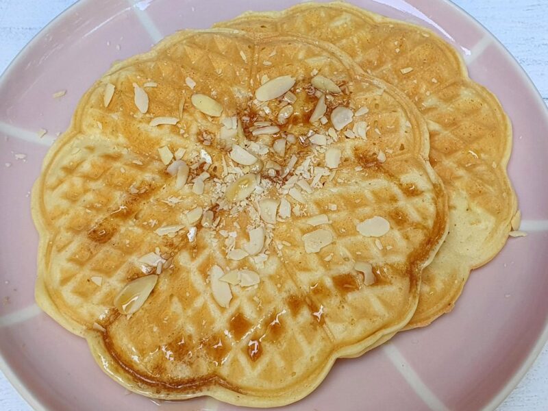 Almond and lemon waffles