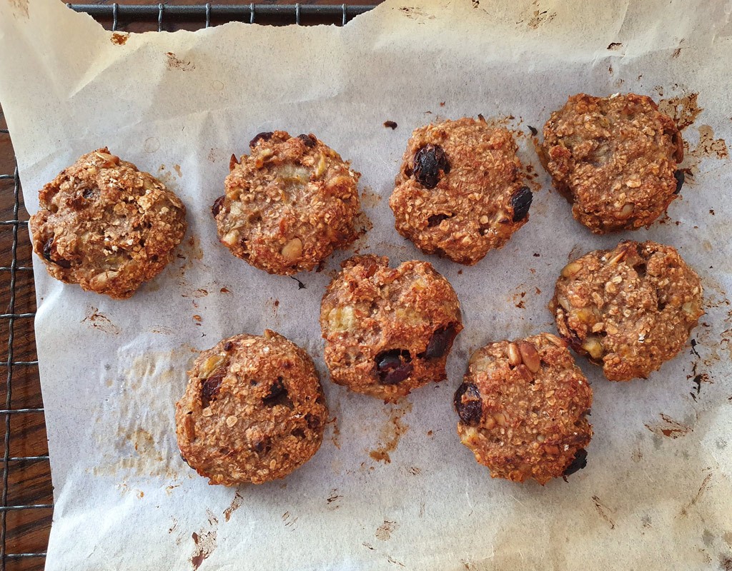 Gluten-free oat cookies with mixed seeds and fruits