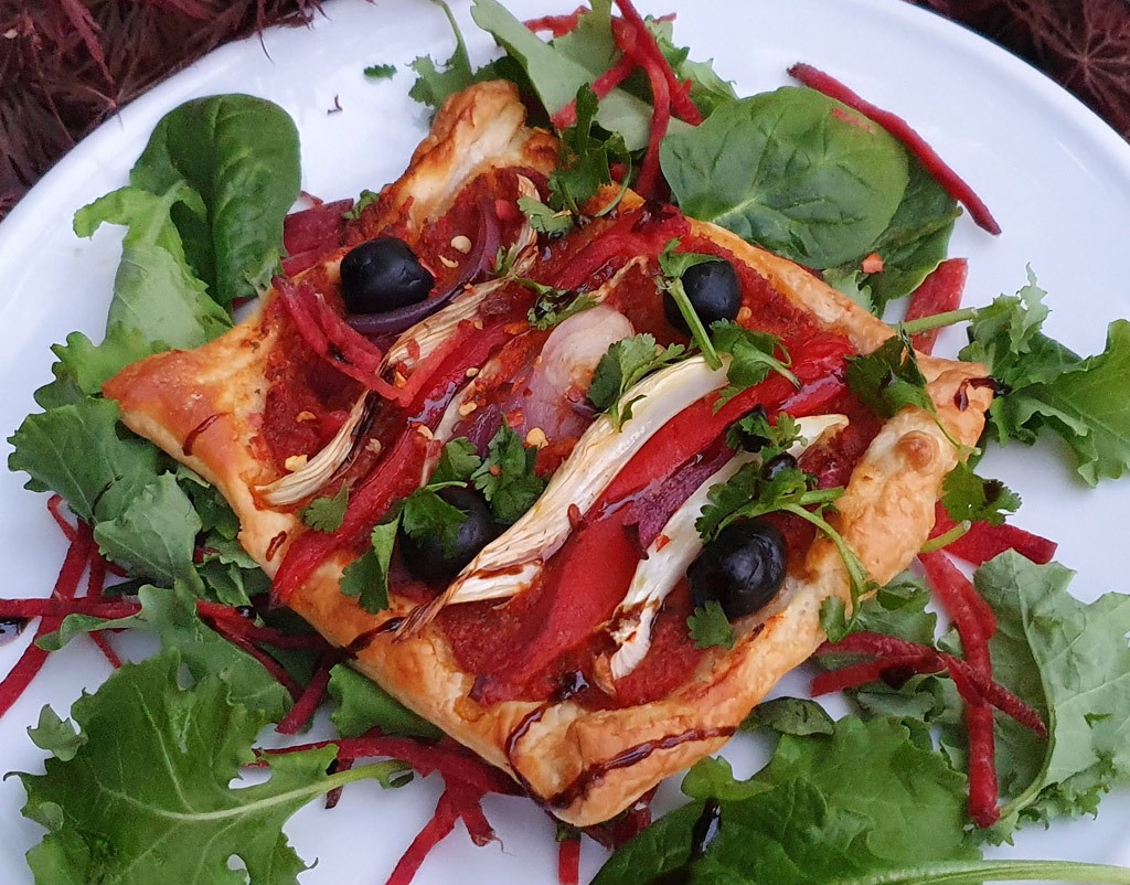 Grilled pepper and fennel tarts