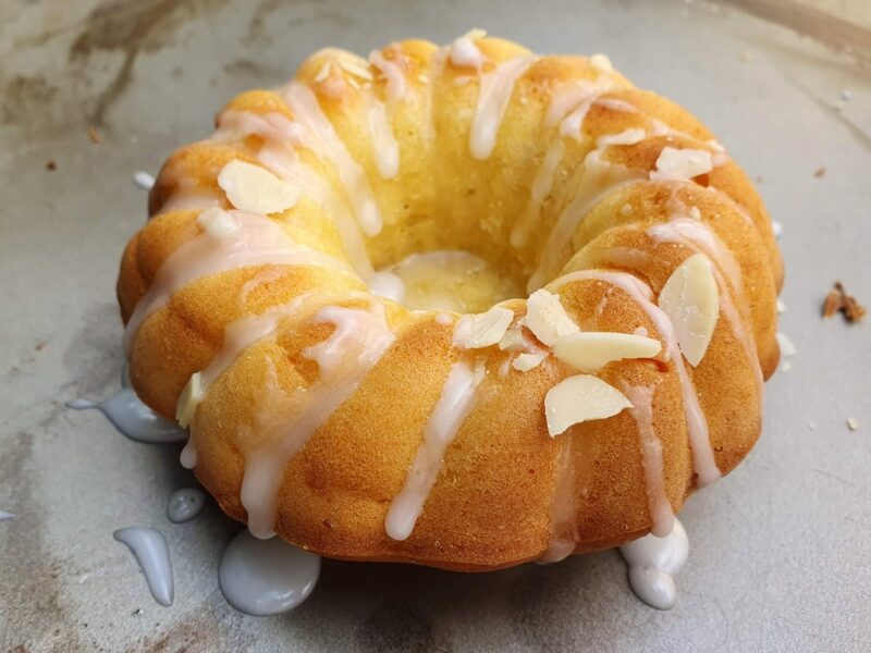 Lemon and almond mini bundt cake