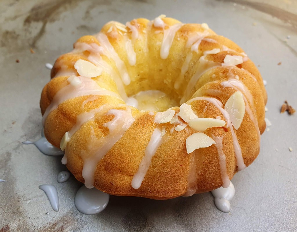 Lemon and almond mini bundt cake