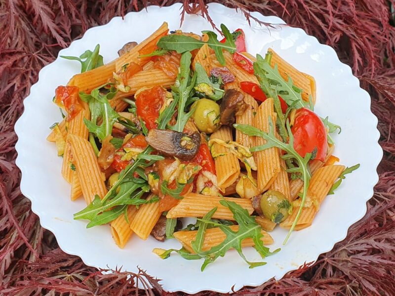 Pasta with mushroom and courgette sauce