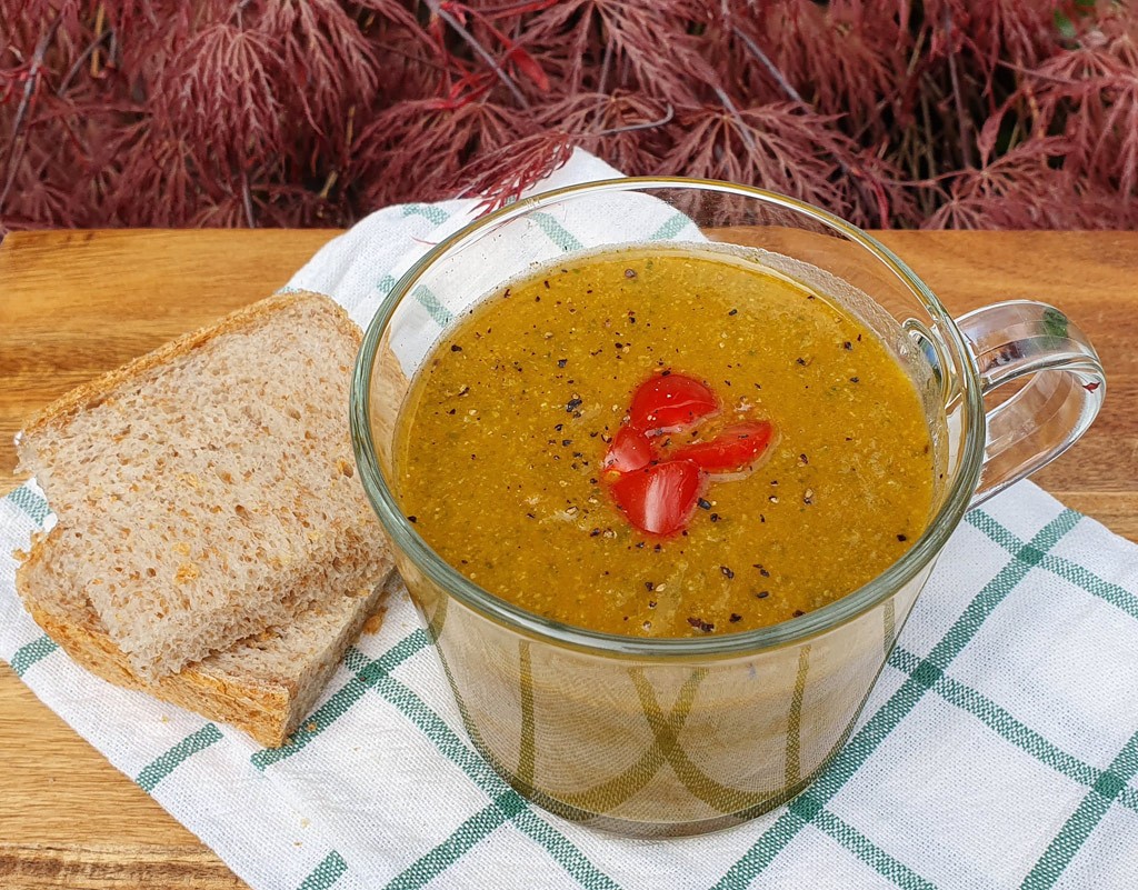 Roasted tomato soup with chickpeas and spinach