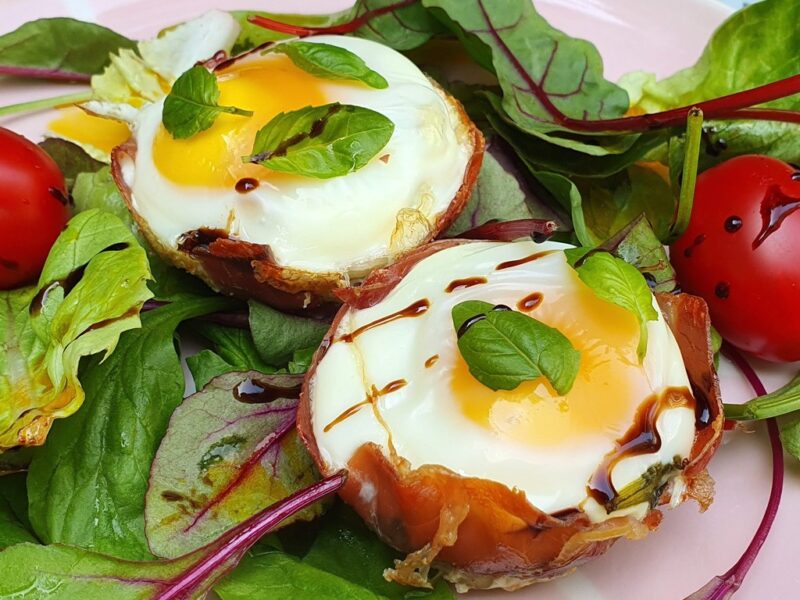 Baked Prosciutto and spinach egg cups