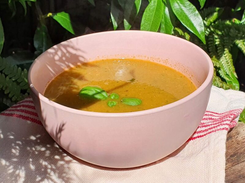 Roasted tomato and spinach soup