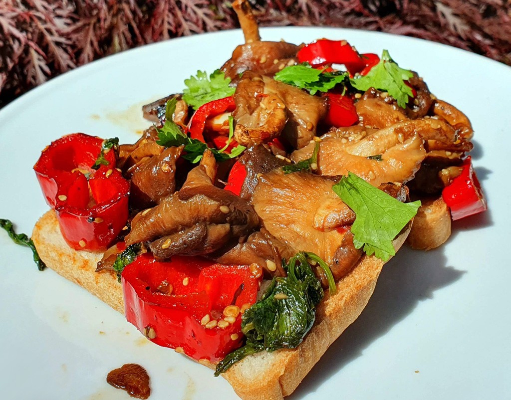 Shiitake and red pepper stir-fry