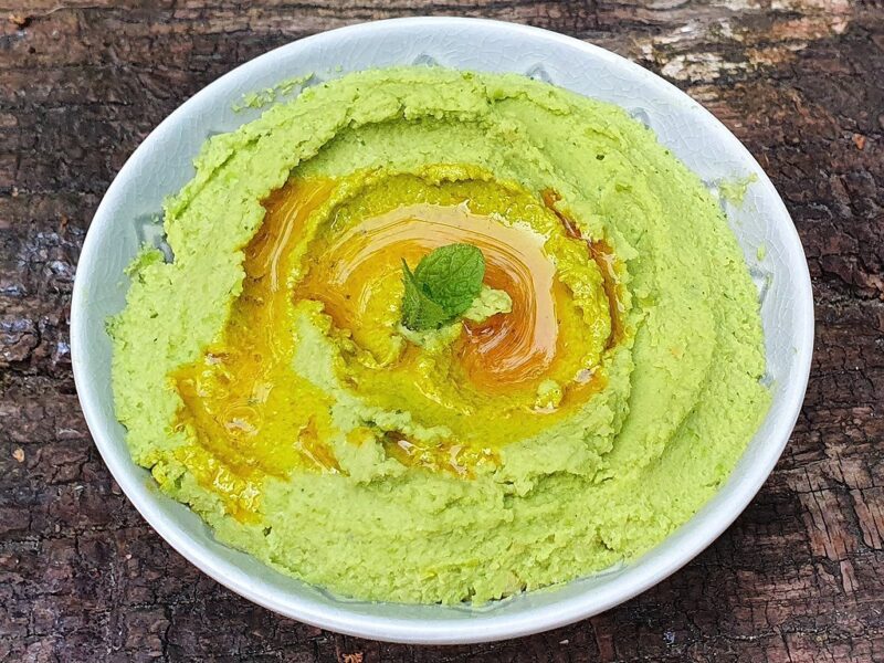 Zingy pea hummus