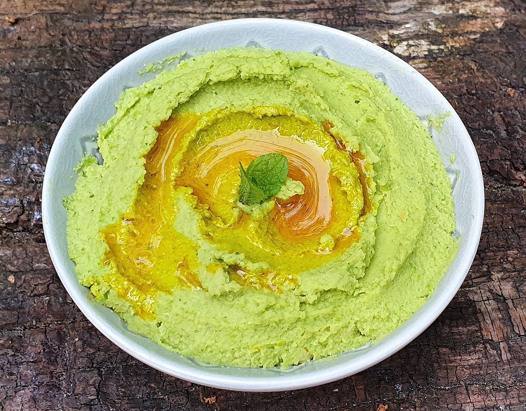 Zingy pea hummus