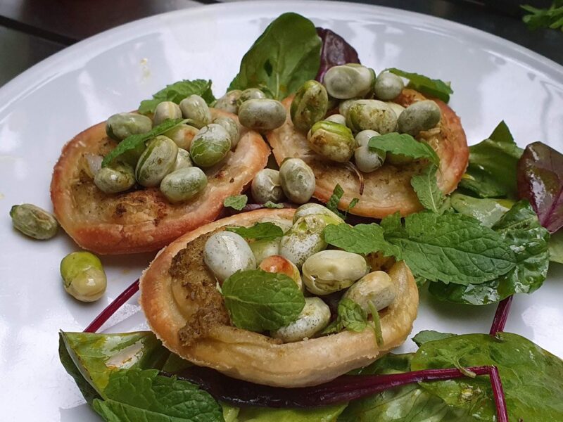 Broad beans and pesto tartlets