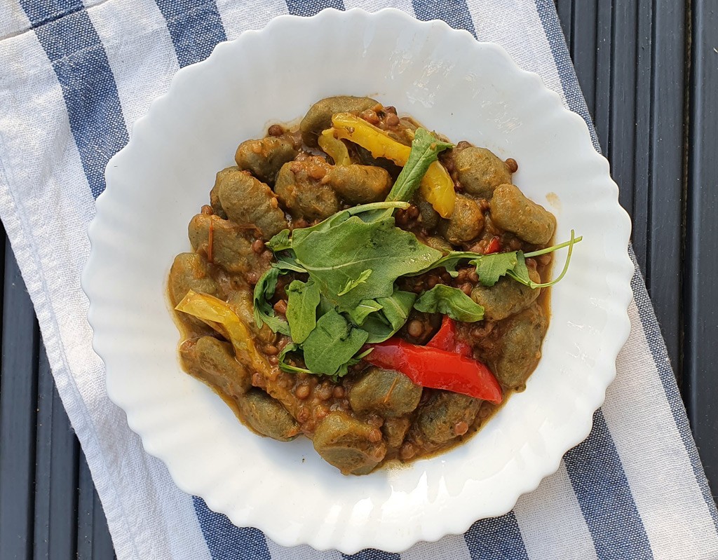 Gnocchi with lentils in roasted tomato and pepper sauce