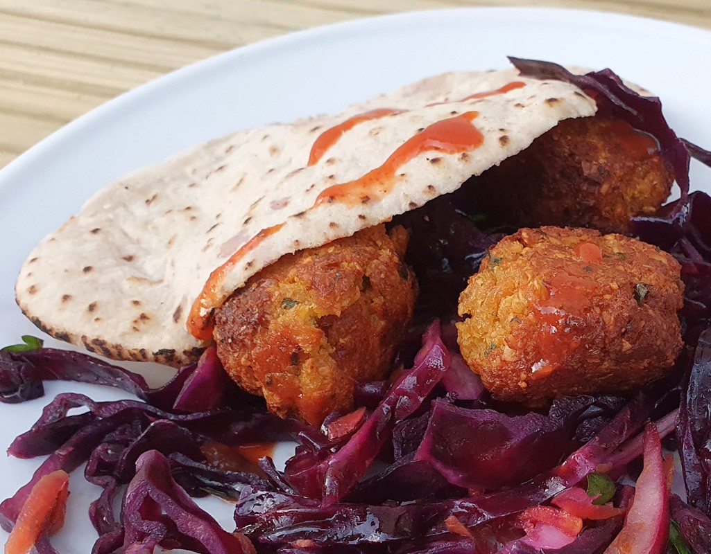 Grilled pepper and onion falafels