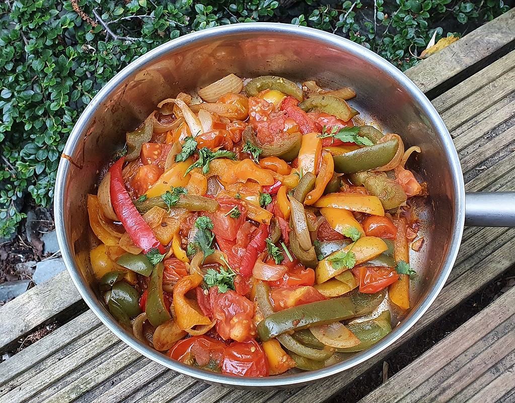 Hungarian pepper and tomato stew (lecso)