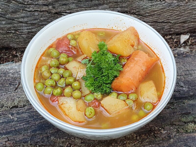 Paprika potato stew with green peas