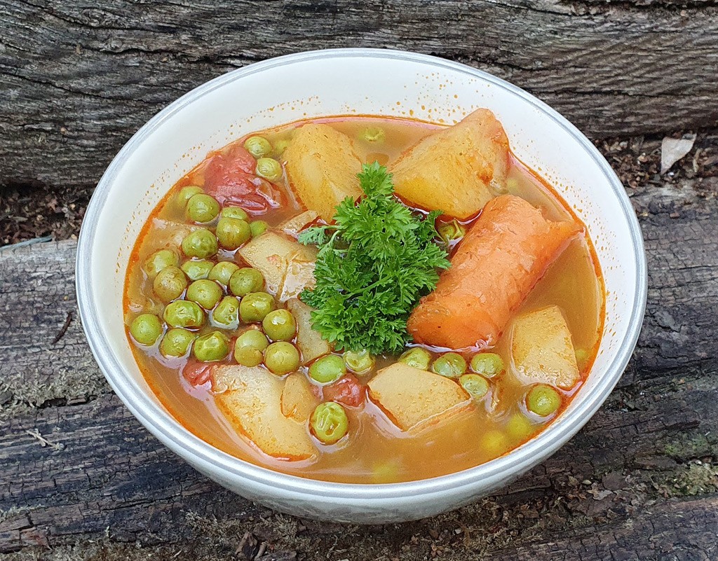 Paprika potato stew with green peas