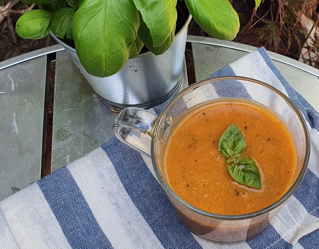 Roasted tomato and courgette soup