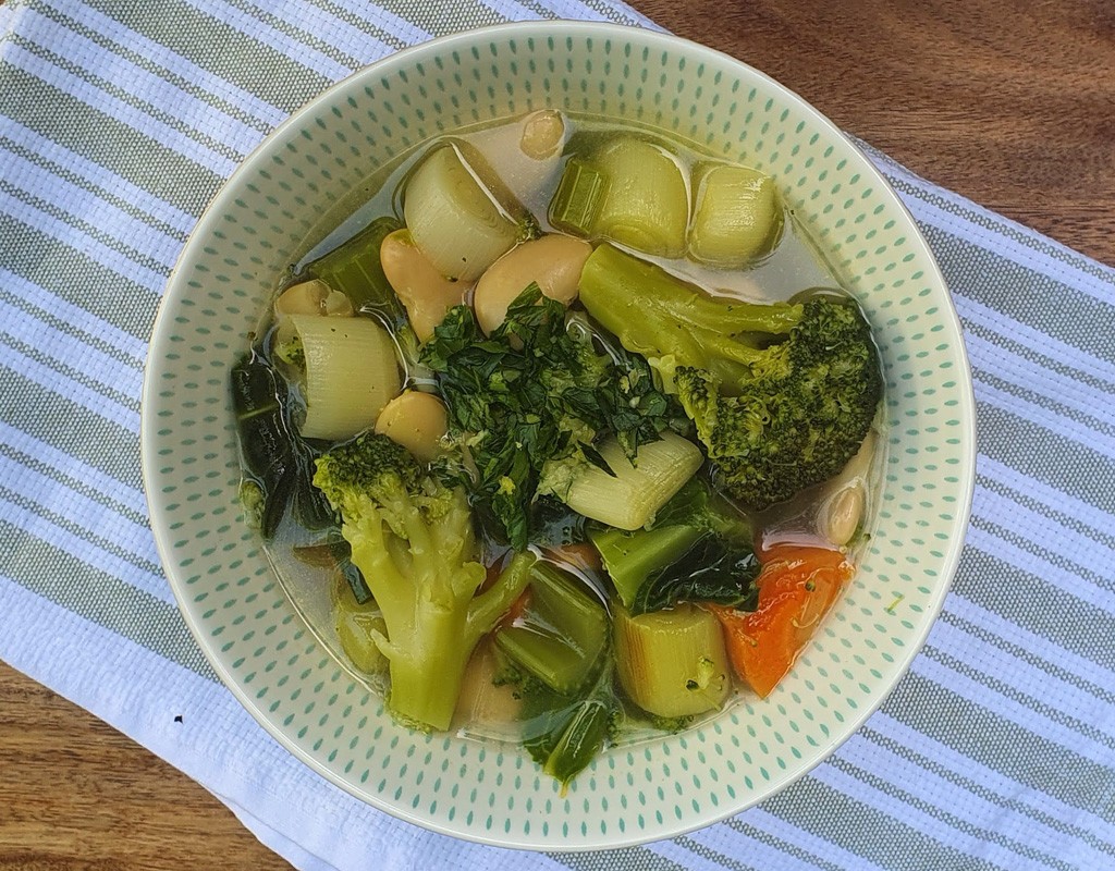 Spring vegetable soup with butter beans