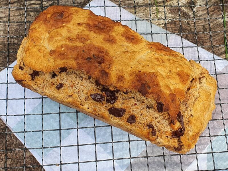 Vegan banana and walnut bread with chocolate