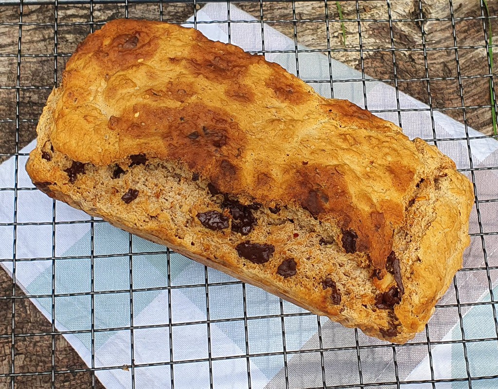 Vegan banana and walnut bread with chocolate