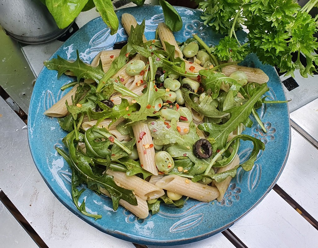 Vegan pesto pasta with broad beans