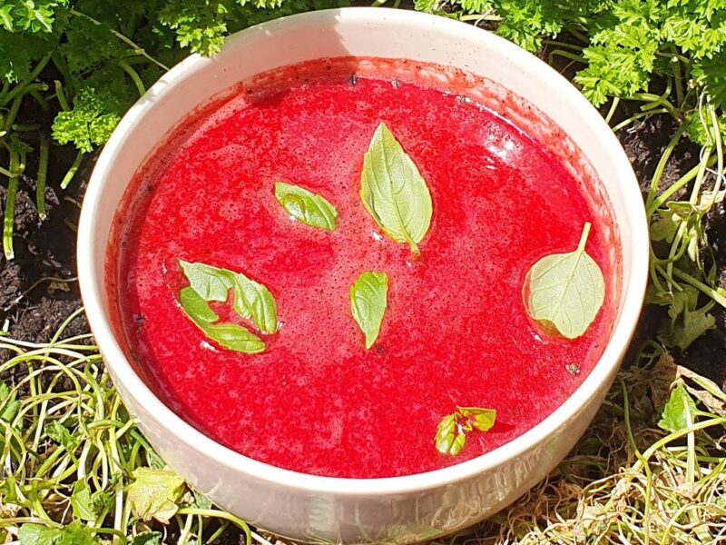 Roasted beetroot and chickpeas soup