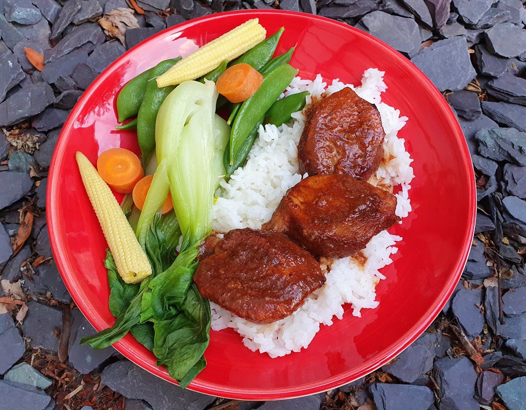 Sticky pork medallions