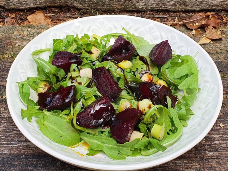 Baked beetroot and wild rocket salad