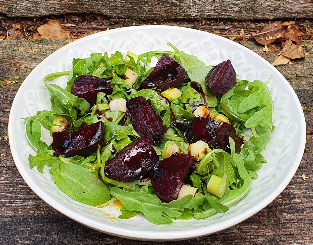 Baked beetroot and wild rocket salad