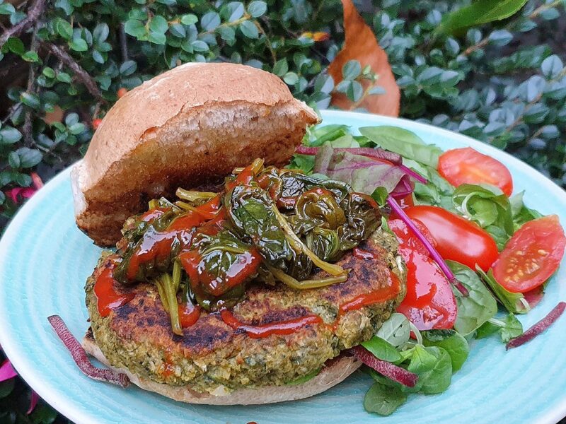 Jackfruit and spinach burger