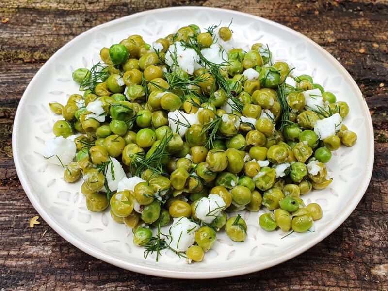 Sauteed green peas with vegan feta