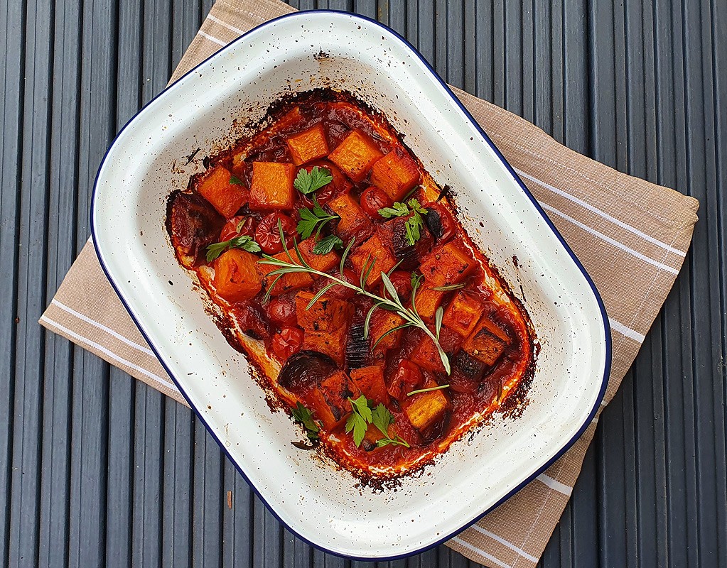 Baked butternut squash with tomatoes