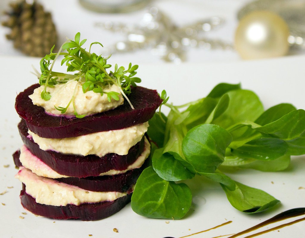 Beetroot and cream cheese tartlets