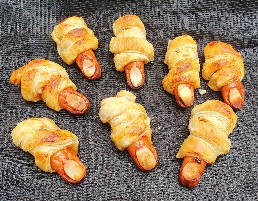 Severed fingers in bandages