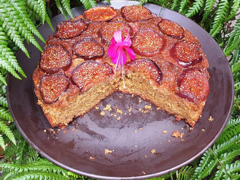 Upside-down pistachio and fig cake