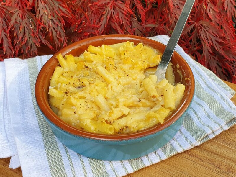 Vegan macaroni cheese