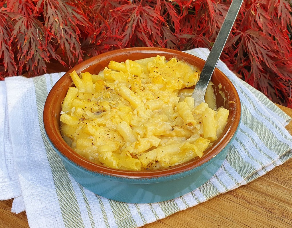 Vegan macaroni cheese