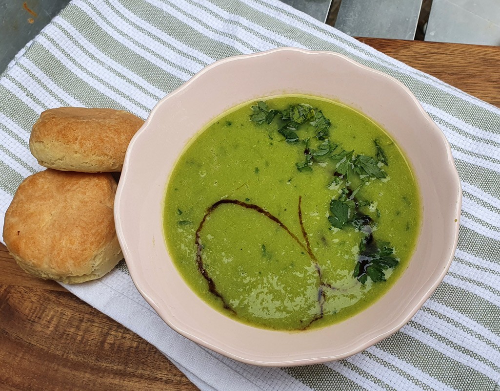 Asparagus and green pea soup