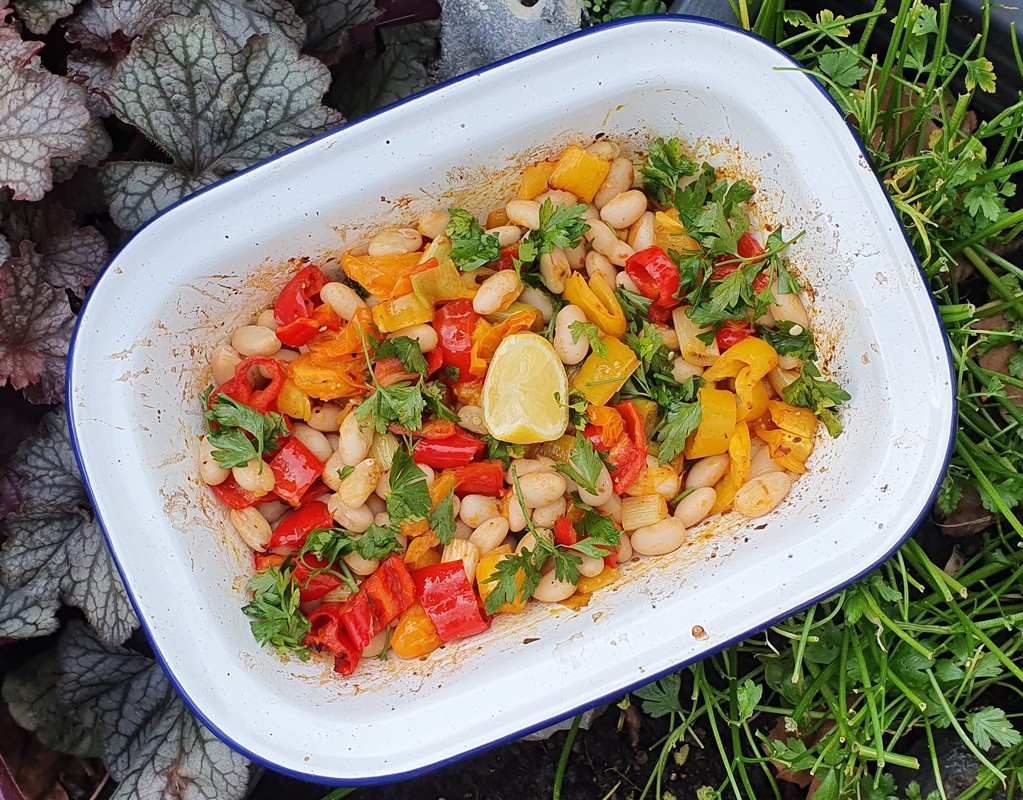 Harissa baked peppers and tomatoes with beans