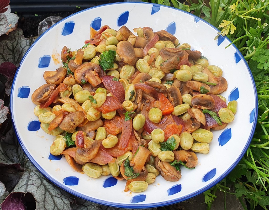 Pan-fried mushroom with broad beans