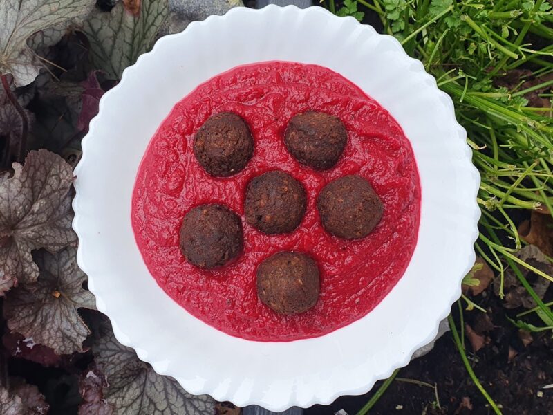 Meatballs in baked sweet potato and beetroot sauce