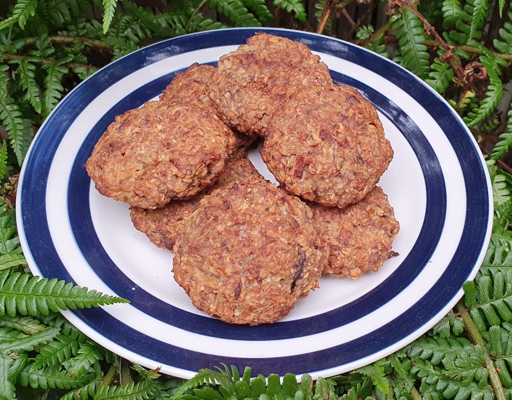 Apple and walnut oat cookies