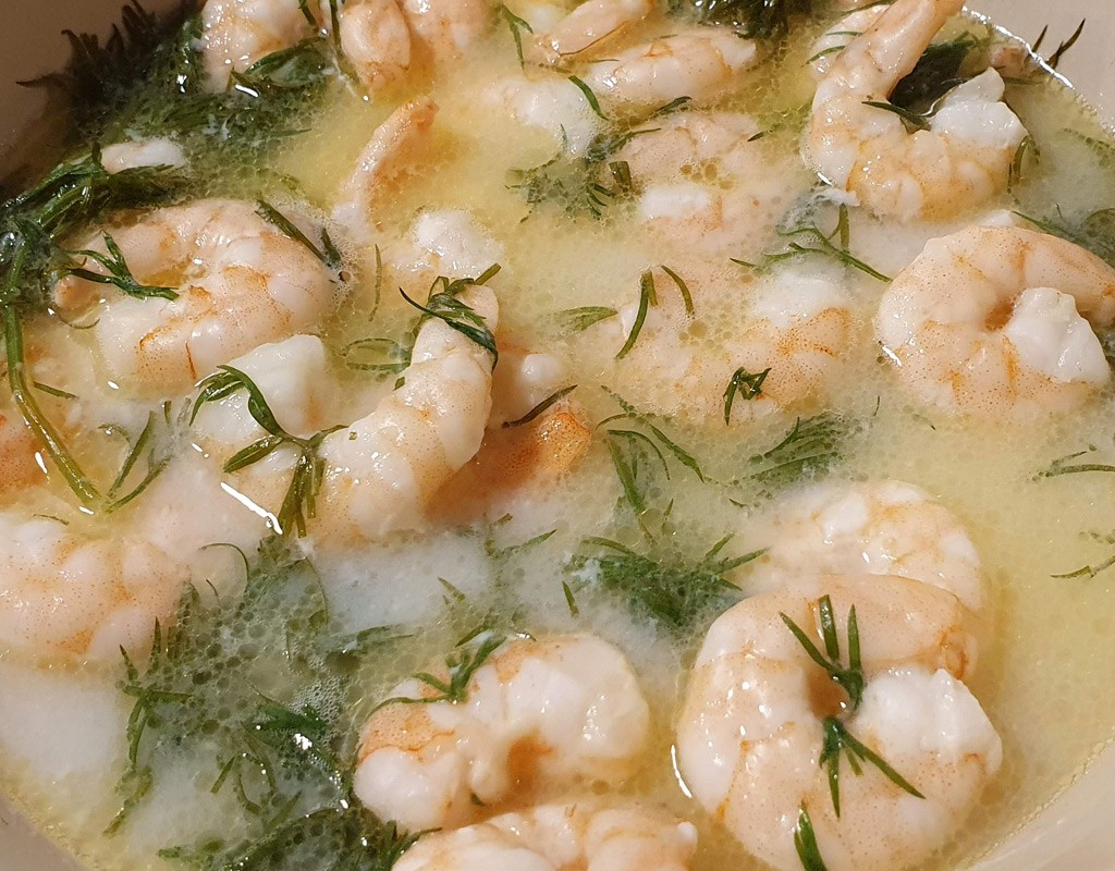 Baked prawns with garlic and dill