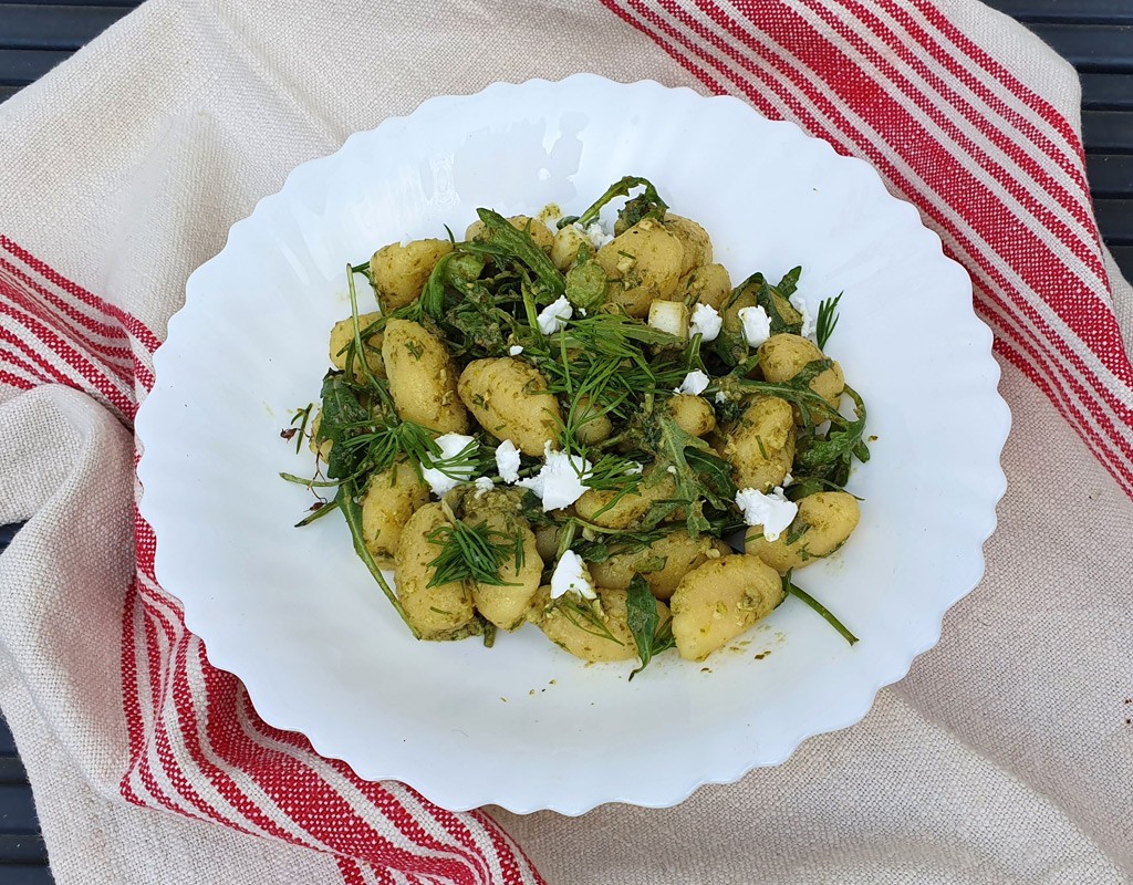 Gnocchi with pesto and wild rocket