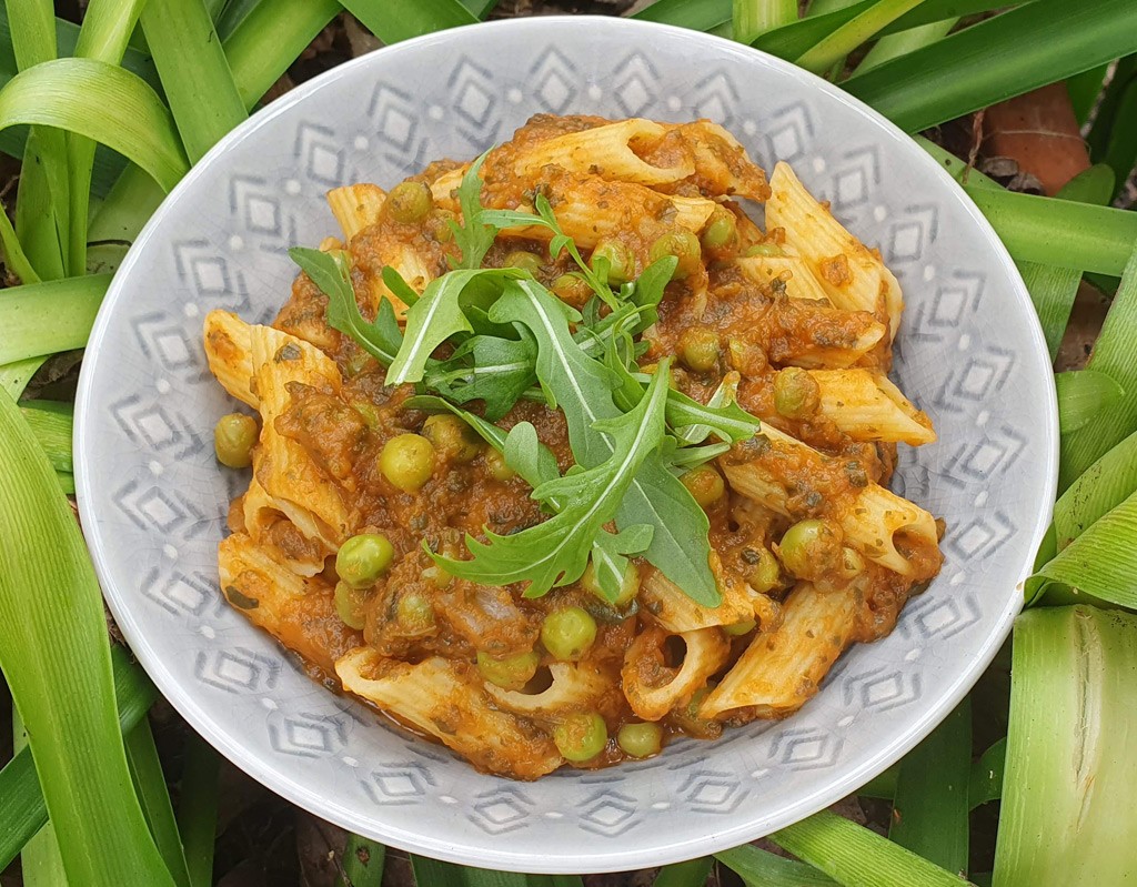 Pasta with sweet potato, spinach and pea sauce